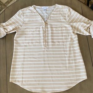 Roll up sleeve 3/4 Zip blouse
